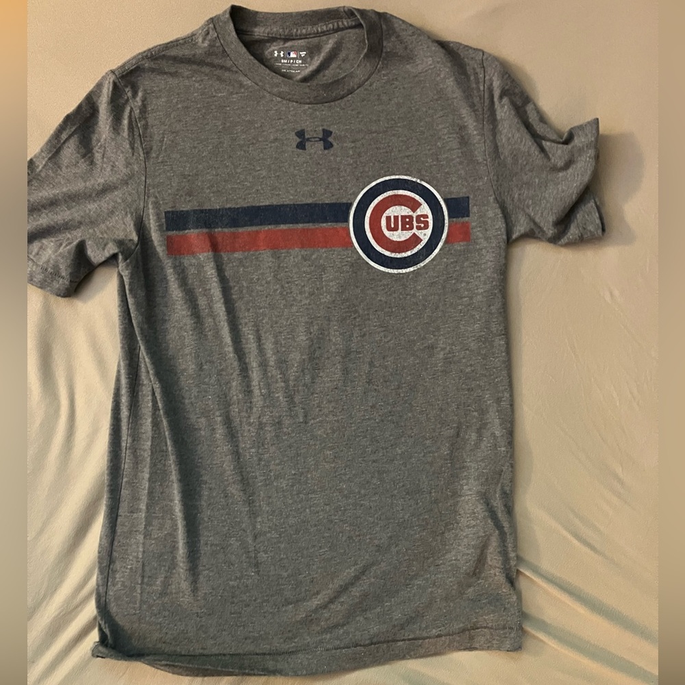New Under Armor Chicago Cubs Lightweight Shirt